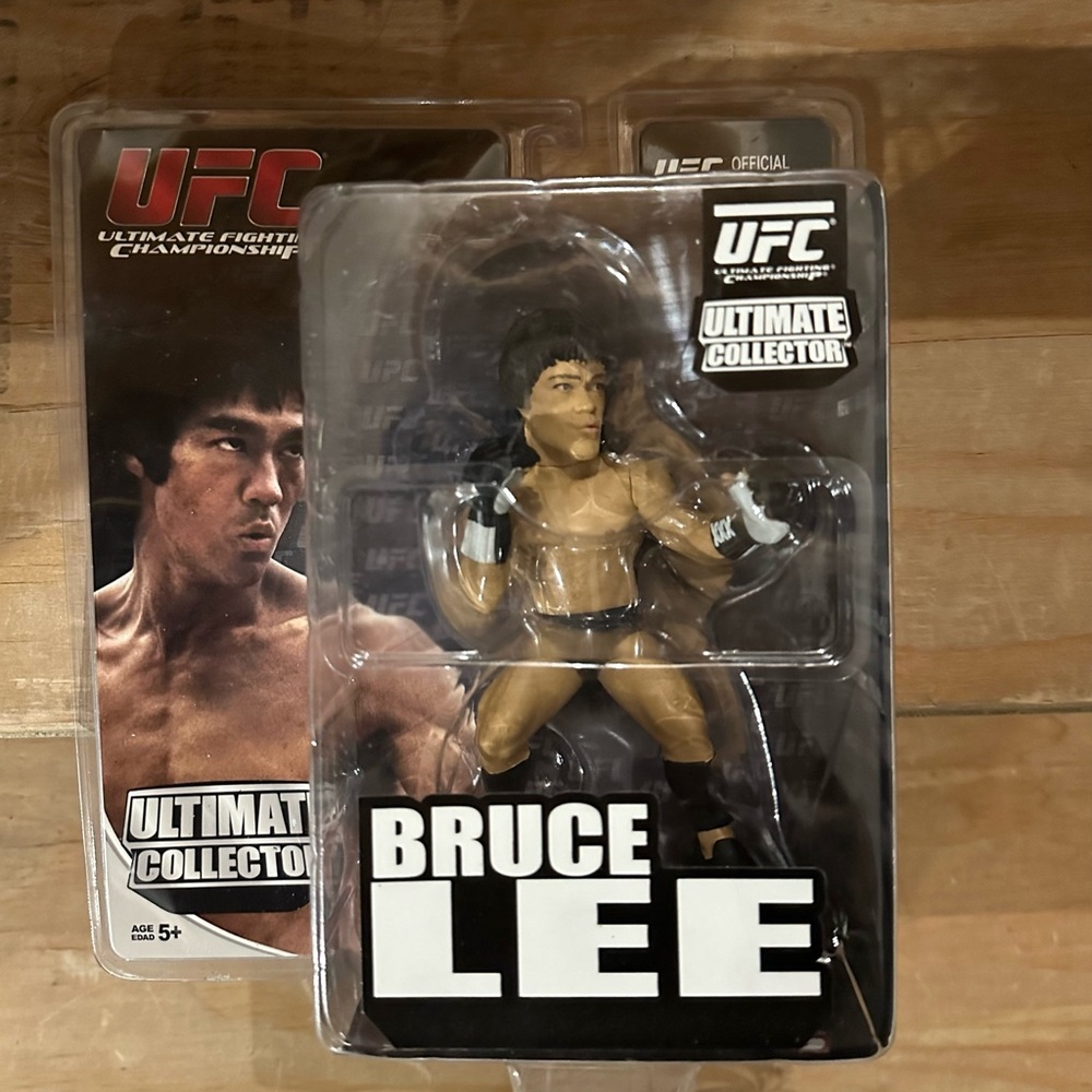 Round 5 - Bruce Lee UFC Ultimate Collector MMA
Action figure